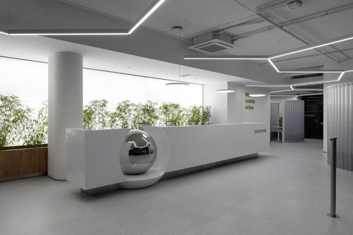 現代生物醫藥公司三層辦公室裝修設計 融合科技感與人文關懷的辦公環境